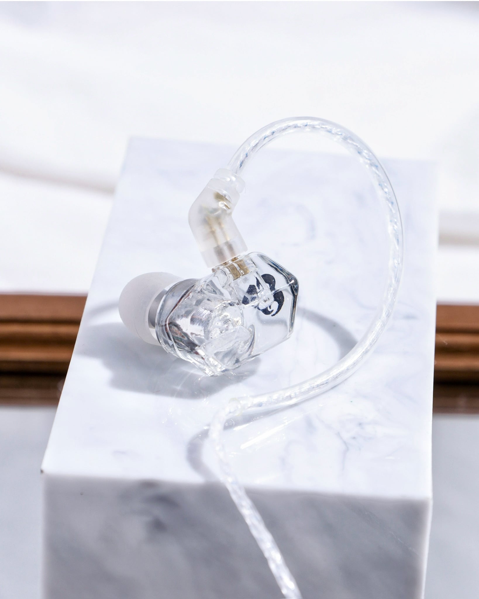 ICE ハイブリッド型IEMイヤホン 重低音に高解像度